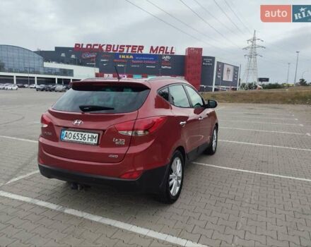 Красный Хендай их35, объемом двигателя 2 л и пробегом 238 тыс. км за 10800 $, фото 6 на Automoto.ua