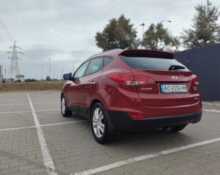 Красный Хендай их35, объемом двигателя 2 л и пробегом 238 тыс. км за 10200 $, фото 4 на Automoto.ua