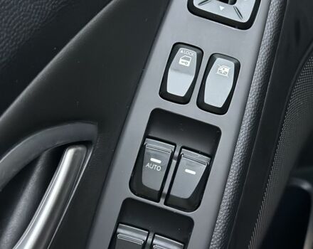 Красный Хендай их35, объемом двигателя 0 л и пробегом 240 тыс. км за 10700 $, фото 17 на Automoto.ua