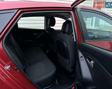 Червоний Хендай іх35, об'ємом двигуна 1.7 л та пробігом 240 тис. км за 10700 $, фото 29 на Automoto.ua