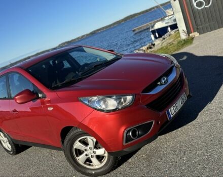 Красный Хендай их35, объемом двигателя 1.7 л и пробегом 285 тыс. км за 10999 $, фото 4 на Automoto.ua