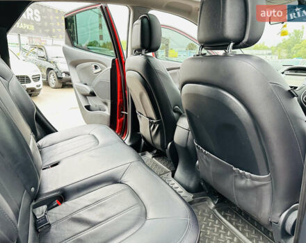 Красный Хендай их35, объемом двигателя 2 л и пробегом 55 тыс. км за 12700 $, фото 18 на Automoto.ua
