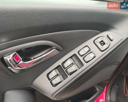 Красный Хендай их35, объемом двигателя 2 л и пробегом 238 тыс. км за 10800 $, фото 7 на Automoto.ua