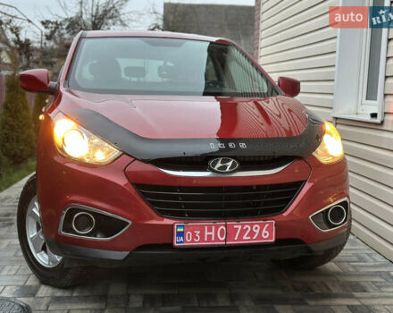 Червоний Хендай іх35, об'ємом двигуна 1.7 л та пробігом 240 тис. км за 10700 $, фото 3 на Automoto.ua