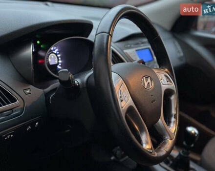 Червоний Хендай іх35, об'ємом двигуна 1.7 л та пробігом 240 тис. км за 10700 $, фото 43 на Automoto.ua