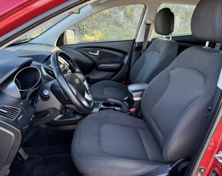 Красный Хендай их35, объемом двигателя 1.7 л и пробегом 285 тыс. км за 10999 $, фото 7 на Automoto.ua