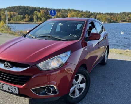 Красный Хендай их35, объемом двигателя 1.7 л и пробегом 285 тыс. км за 10999 $, фото 1 на Automoto.ua