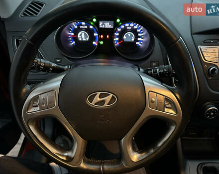 Червоний Хендай іх35, об'ємом двигуна 1.7 л та пробігом 240 тис. км за 10700 $, фото 33 на Automoto.ua