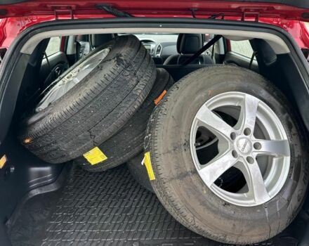 Красный Хендай их35, объемом двигателя 1.7 л и пробегом 285 тыс. км за 10999 $, фото 11 на Automoto.ua