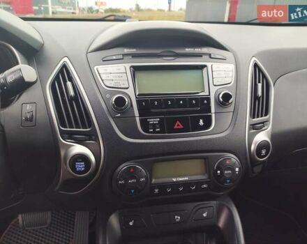 Красный Хендай их35, объемом двигателя 2 л и пробегом 238 тыс. км за 10800 $, фото 10 на Automoto.ua