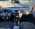 Красный Хендай их35, объемом двигателя 1.7 л и пробегом 285 тыс. км за 10999 $, фото 5 на Automoto.ua