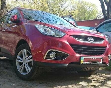 Красный Хендай их35, объемом двигателя 2 л и пробегом 100 тыс. км за 12000 $, фото 5 на Automoto.ua