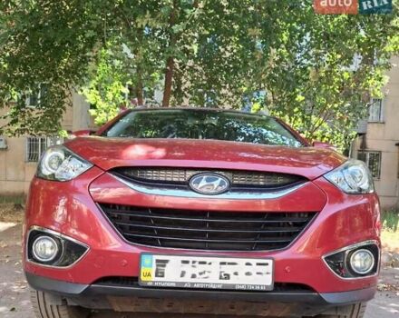 Красный Хендай их35, объемом двигателя 2 л и пробегом 100 тыс. км за 12000 $, фото 2 на Automoto.ua