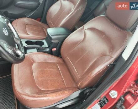 Красный Хендай их35, объемом двигателя 2 л и пробегом 238 тыс. км за 10800 $, фото 16 на Automoto.ua
