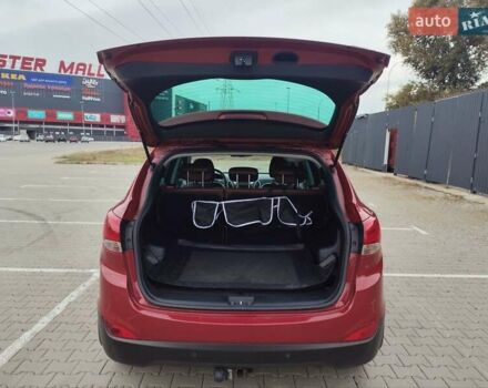 Красный Хендай их35, объемом двигателя 2 л и пробегом 238 тыс. км за 10800 $, фото 15 на Automoto.ua