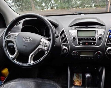 Красный Хендай их35, объемом двигателя 2 л и пробегом 100 тыс. км за 12000 $, фото 8 на Automoto.ua