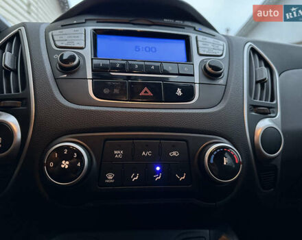 Червоний Хендай іх35, об'ємом двигуна 1.7 л та пробігом 240 тис. км за 10700 $, фото 34 на Automoto.ua