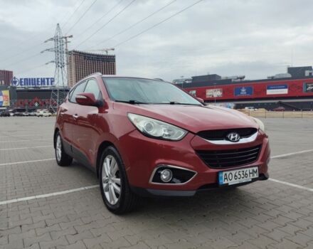 Красный Хендай их35, объемом двигателя 2 л и пробегом 238 тыс. км за 10200 $, фото 2 на Automoto.ua