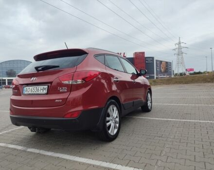 Красный Хендай их35, объемом двигателя 2 л и пробегом 238 тыс. км за 10200 $, фото 3 на Automoto.ua