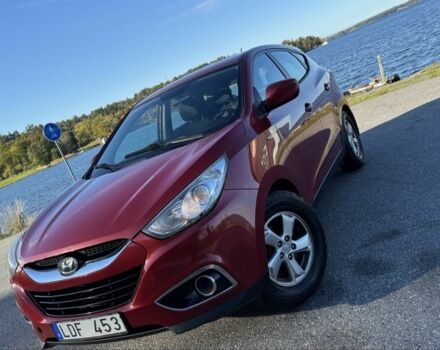 Красный Хендай их35, объемом двигателя 1.7 л и пробегом 285 тыс. км за 10999 $, фото 3 на Automoto.ua