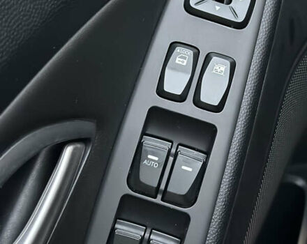 Червоний Хендай іх35, об'ємом двигуна 1.7 л та пробігом 240 тис. км за 10700 $, фото 35 на Automoto.ua