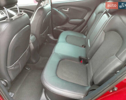 Красный Хендай их35, объемом двигателя 1.7 л и пробегом 170 тыс. км за 10300 $, фото 12 на Automoto.ua