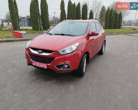Красный Хендай их35, объемом двигателя 1.7 л и пробегом 170 тыс. км за 10300 $, фото 3 на Automoto.ua