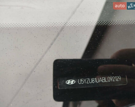 Красный Хендай их35, объемом двигателя 1.7 л и пробегом 170 тыс. км за 10300 $, фото 17 на Automoto.ua