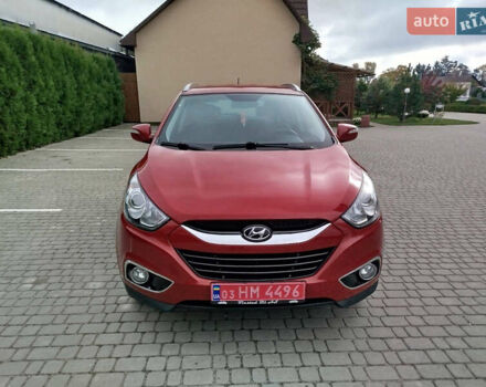 Красный Хендай их35, объемом двигателя 1.7 л и пробегом 170 тыс. км за 10200 $, фото 2 на Automoto.ua