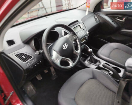 Красный Хендай их35, объемом двигателя 1.7 л и пробегом 170 тыс. км за 10300 $, фото 13 на Automoto.ua