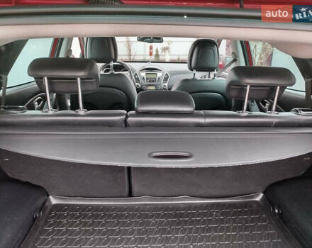 Красный Хендай их35, объемом двигателя 1.7 л и пробегом 170 тыс. км за 10300 $, фото 9 на Automoto.ua