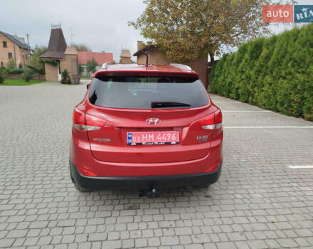 Красный Хендай их35, объемом двигателя 1.7 л и пробегом 170 тыс. км за 10200 $, фото 5 на Automoto.ua