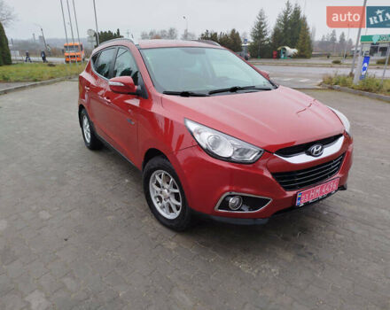 Красный Хендай их35, объемом двигателя 1.7 л и пробегом 170 тыс. км за 10300 $, фото 1 на Automoto.ua