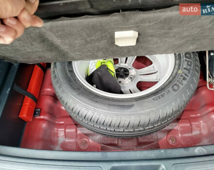 Красный Хендай их35, объемом двигателя 1.7 л и пробегом 170 тыс. км за 10200 $, фото 13 на Automoto.ua