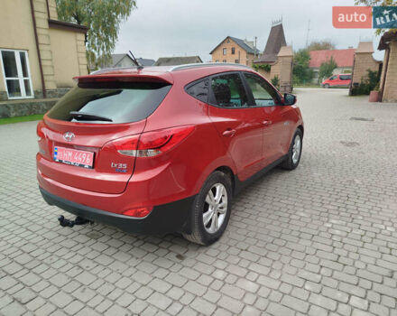 Красный Хендай их35, объемом двигателя 1.7 л и пробегом 170 тыс. км за 10200 $, фото 6 на Automoto.ua