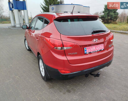 Красный Хендай их35, объемом двигателя 1.7 л и пробегом 170 тыс. км за 10300 $, фото 6 на Automoto.ua