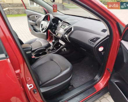 Красный Хендай их35, объемом двигателя 1.7 л и пробегом 170 тыс. км за 10200 $, фото 9 на Automoto.ua