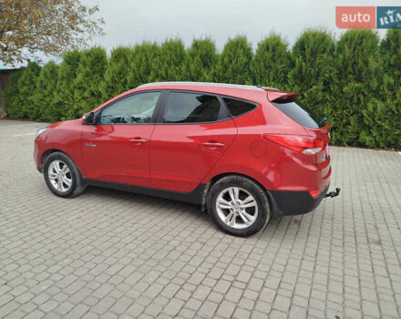 Красный Хендай их35, объемом двигателя 1.7 л и пробегом 170 тыс. км за 10200 $, фото 4 на Automoto.ua