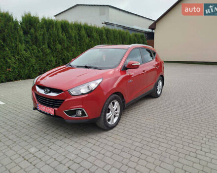 Красный Хендай их35, объемом двигателя 1.7 л и пробегом 170 тыс. км за 10200 $, фото 1 на Automoto.ua