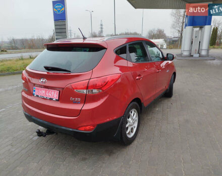 Красный Хендай их35, объемом двигателя 1.7 л и пробегом 170 тыс. км за 10300 $, фото 2 на Automoto.ua