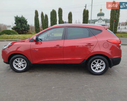 Красный Хендай их35, объемом двигателя 1.7 л и пробегом 170 тыс. км за 10300 $, фото 8 на Automoto.ua