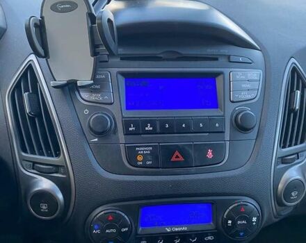 Червоний Хендай іх35, об'ємом двигуна 2 л та пробігом 107 тис. км за 14500 $, фото 8 на Automoto.ua