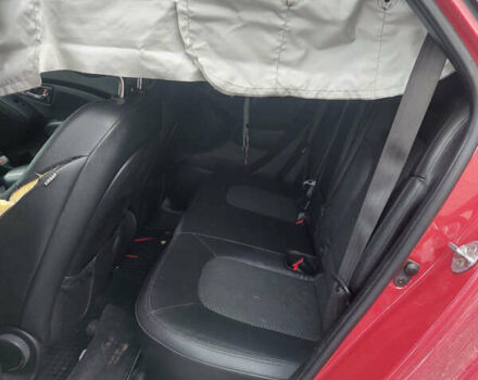 Красный Хендай их35, объемом двигателя 2 л и пробегом 187 тыс. км за 5700 $, фото 4 на Automoto.ua