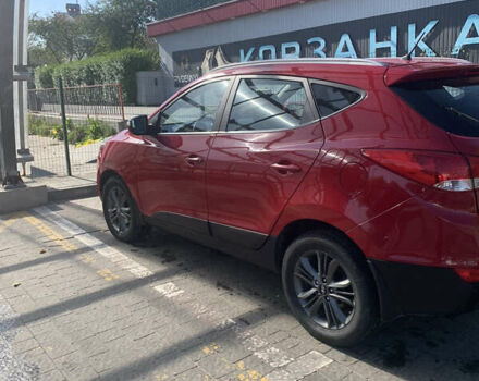 Красный Хендай их35, объемом двигателя 2 л и пробегом 115 тыс. км за 13400 $, фото 5 на Automoto.ua