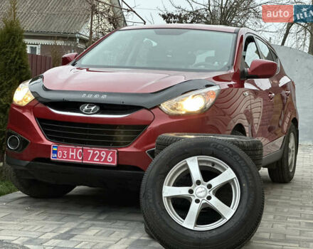Червоний Хендай іх35, об'ємом двигуна 1.7 л та пробігом 240 тис. км за 10700 $, фото 1 на Automoto.ua