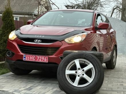 Красный Хендай их35, объемом двигателя 0 л и пробегом 240 тыс. км за 10700 $, фото 1 на Automoto.ua