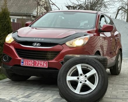 Красный Хендай их35, объемом двигателя 0 л и пробегом 240 тыс. км за 10700 $, фото 1 на Automoto.ua