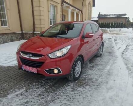 Красный Хендай их35, объемом двигателя 1.7 л и пробегом 170 тыс. км за 9999 $, фото 1 на Automoto.ua
