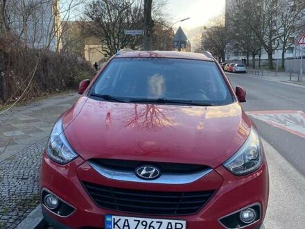 Красный Хендай их35, объемом двигателя 2 л и пробегом 107 тыс. км за 14500 $, фото 1 на Automoto.ua