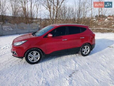 Красный Хендай их35, объемом двигателя 2 л и пробегом 185 тыс. км за 9700 $, фото 1 на Automoto.ua